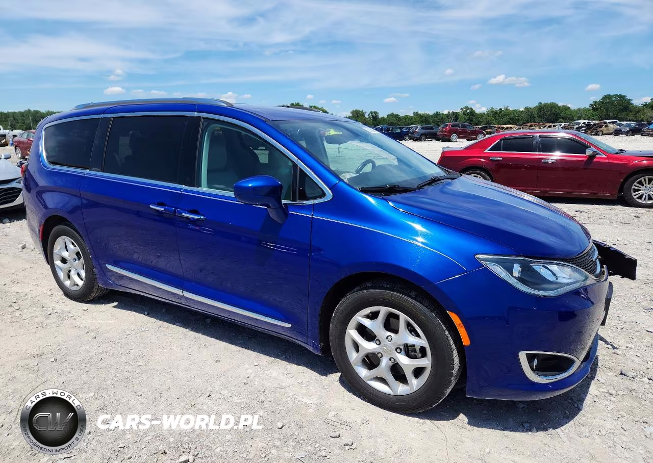 2018 Chrysler Pacifica Touring L VIN:2C4RC1BG7JR317974 - 4