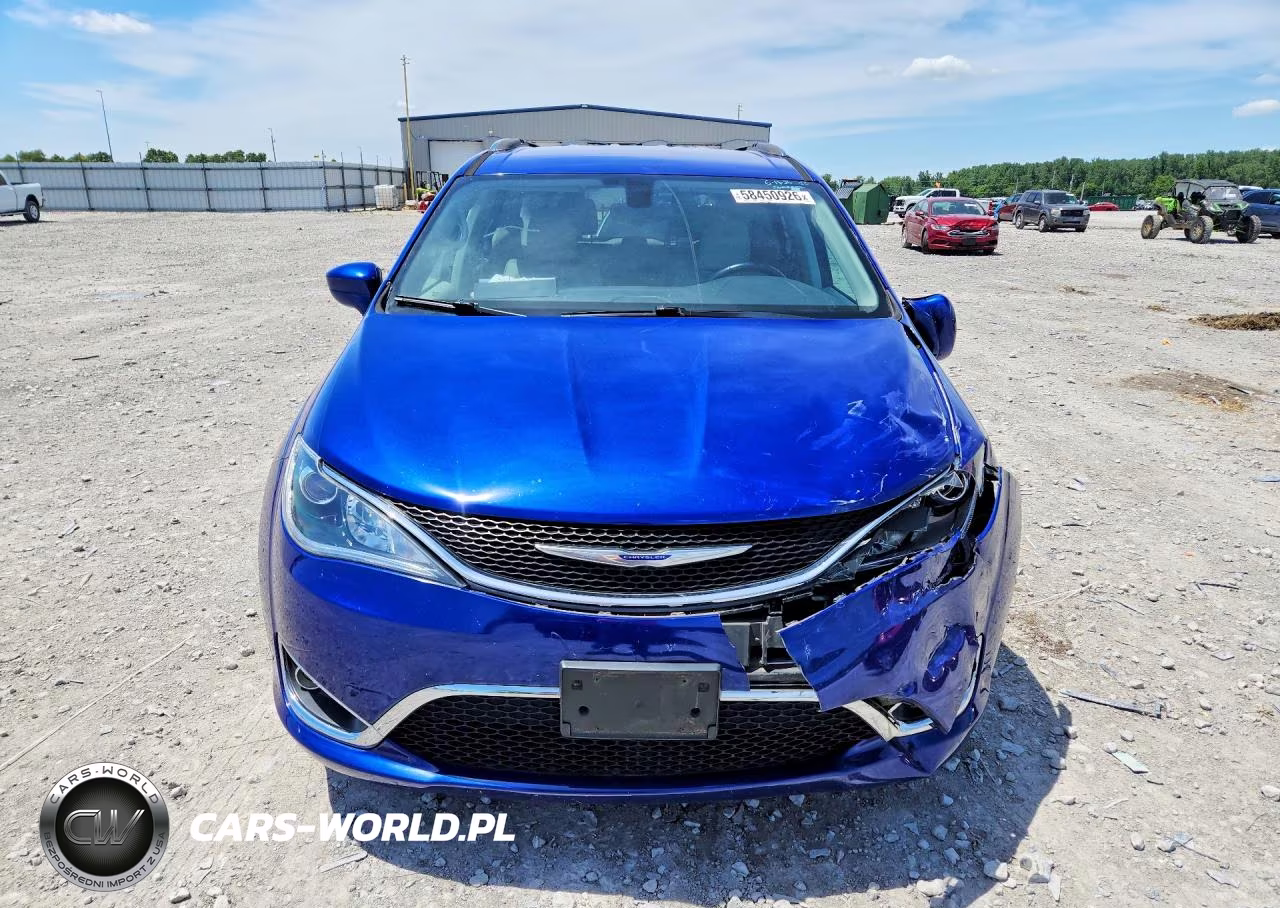 2018 Chrysler Pacifica Touring L VIN:2C4RC1BG7JR317974 - 5