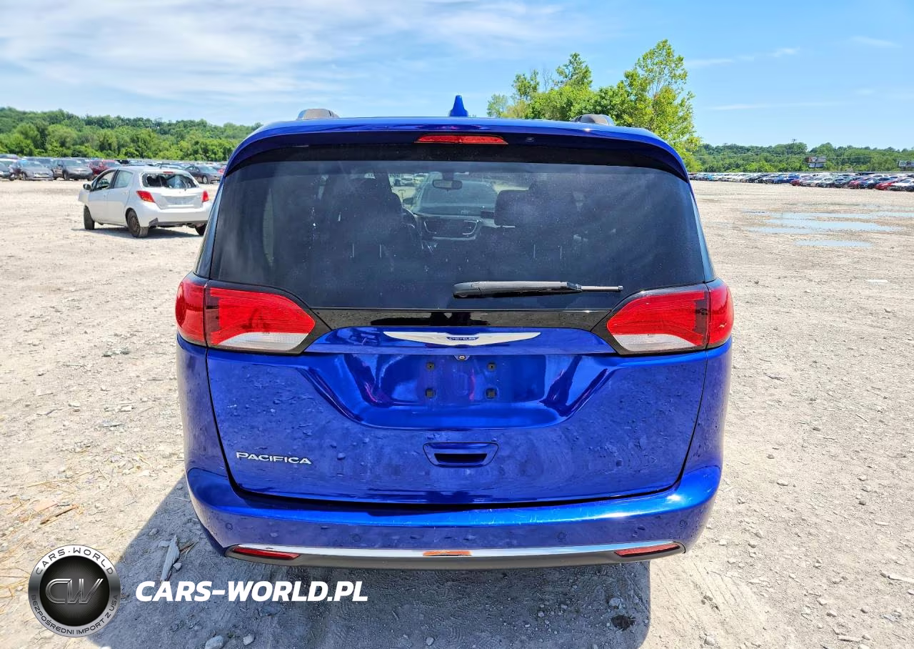 2018 Chrysler Pacifica Touring L VIN:2C4RC1BG7JR317974 - 6