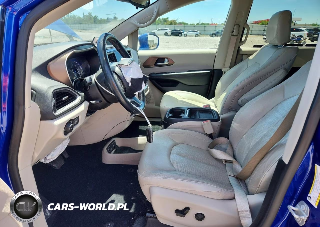 2018 Chrysler Pacifica Touring L VIN:2C4RC1BG7JR317974 - 7