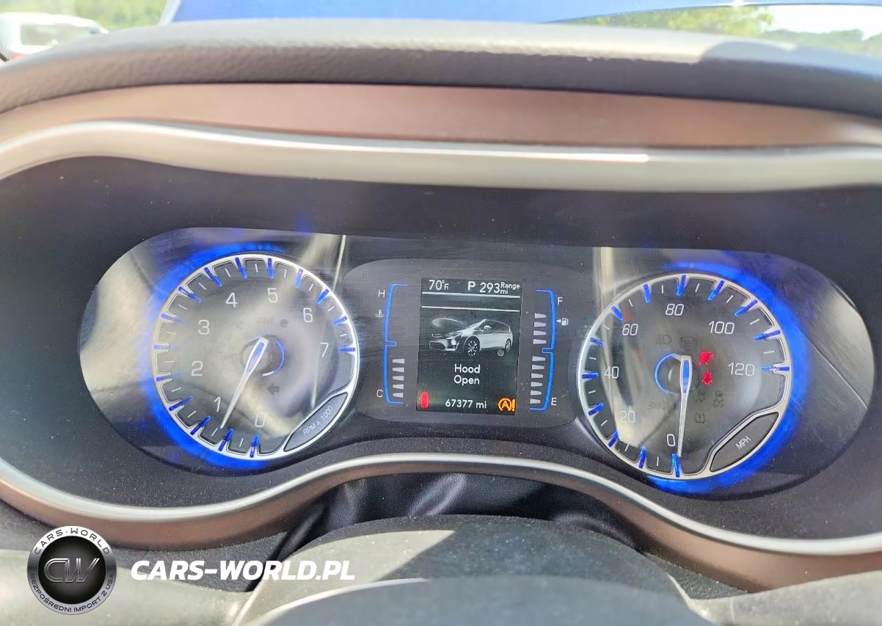 2018 Chrysler Pacifica Touring L VIN:2C4RC1BG7JR317974 - 9