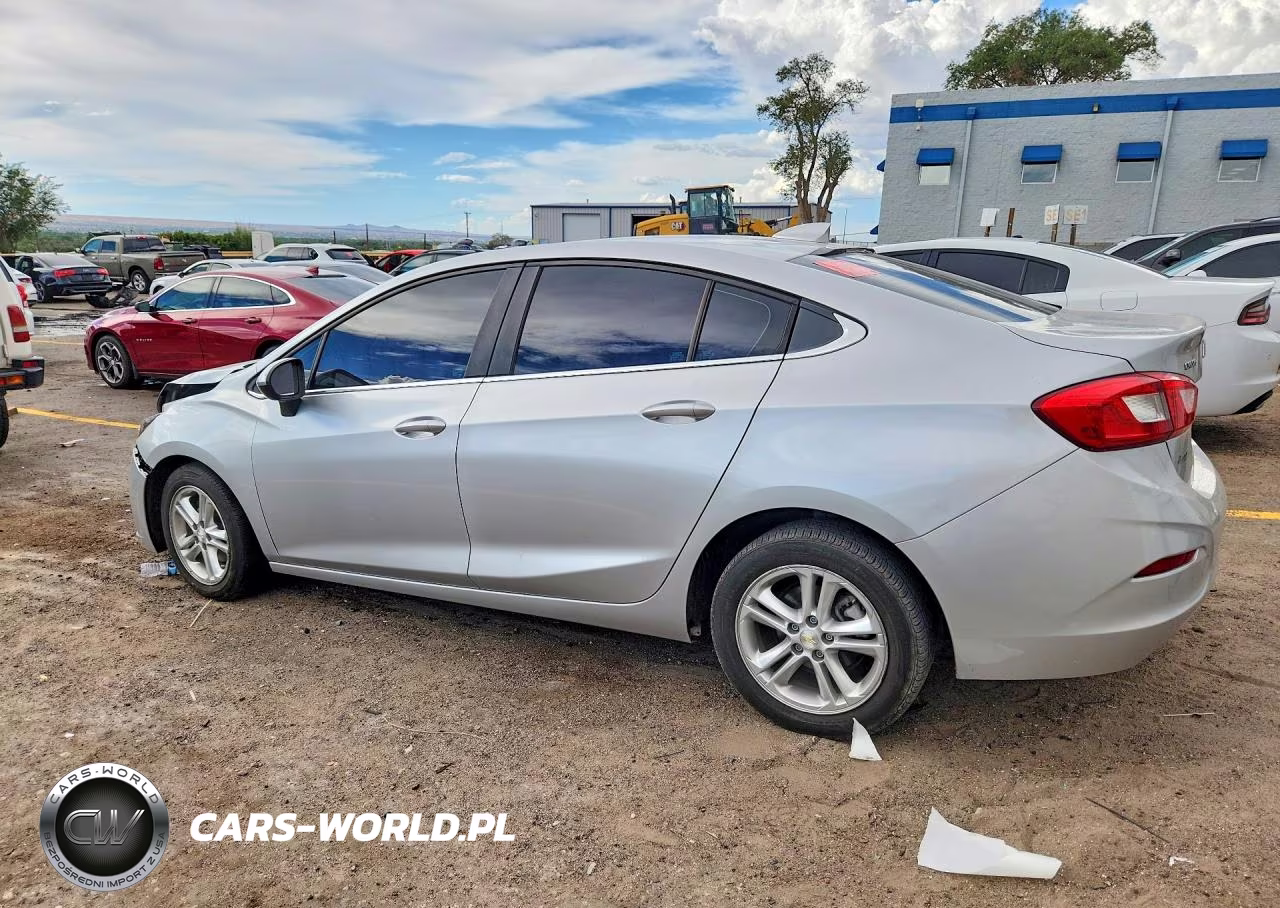 2018 Chevrolet Cruze Lt VIN:1G1BE5SM6J7119230 - 3