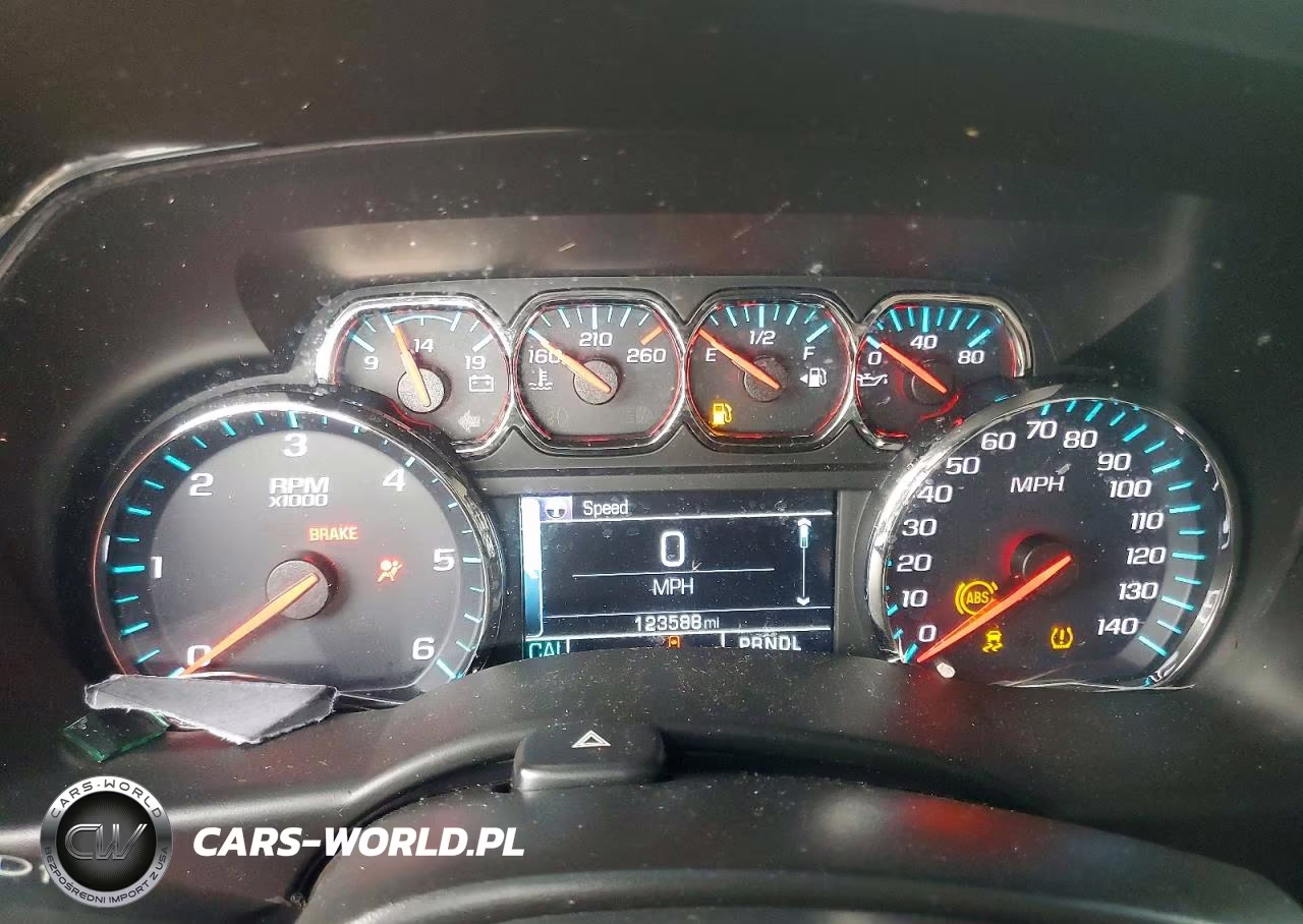 2018 Chevrolet Tahoe C1500 Ls VIN:1GNSCAKC0JR396142 - 9