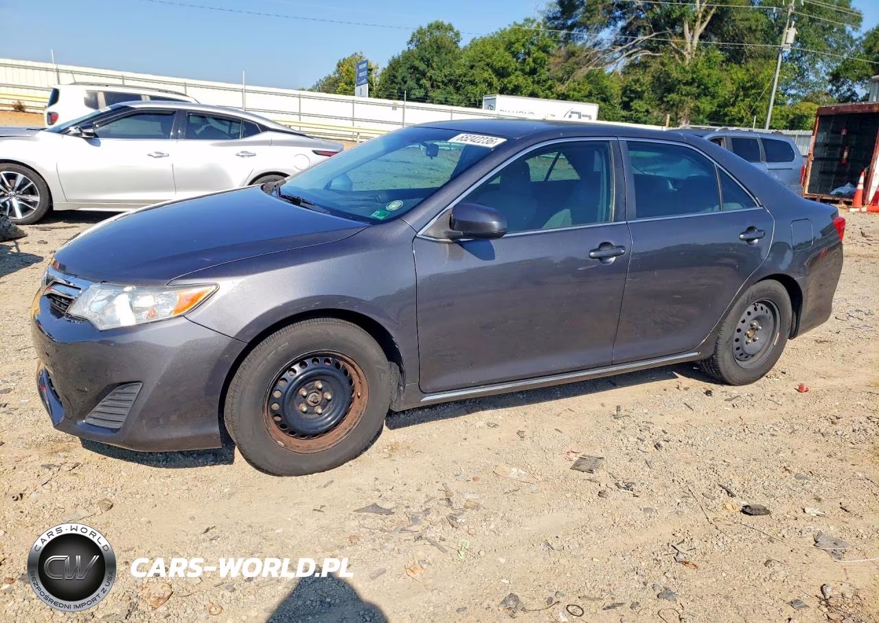 2012 Toyota Camry Le – zdjęcie 1 z 12