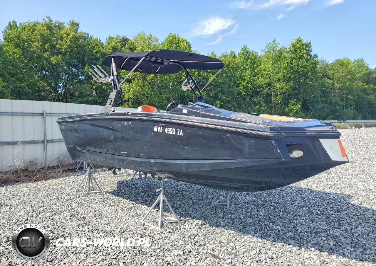 2010 Axis A22 Boat