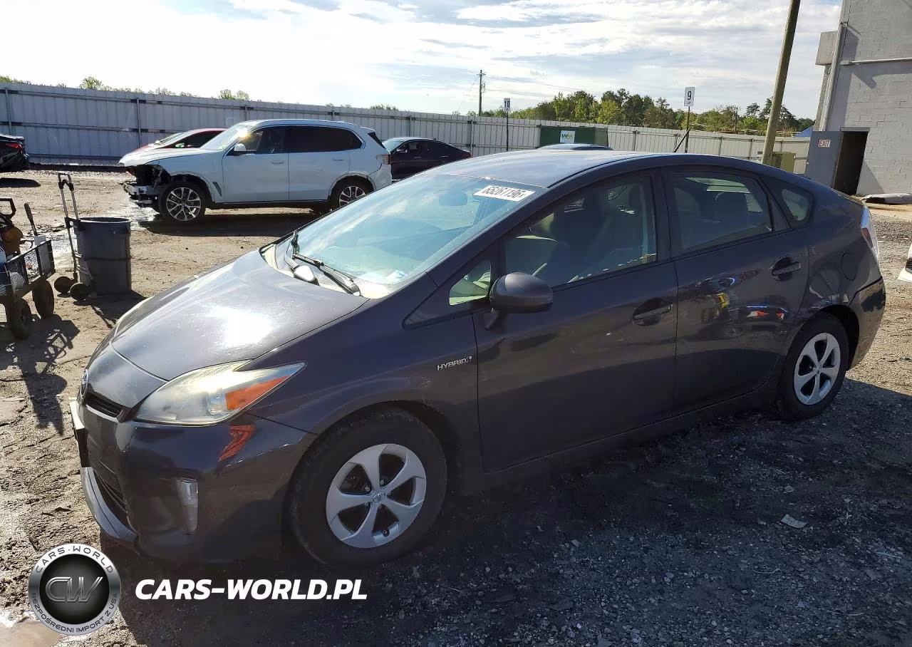 2013 Toyota Prius Two – zdjęcie 1 z 12