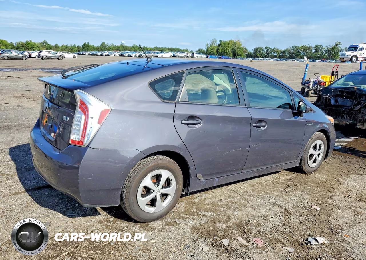 2013 Toyota Prius Two VIN:JTDKN3DU3D5574688 - 3