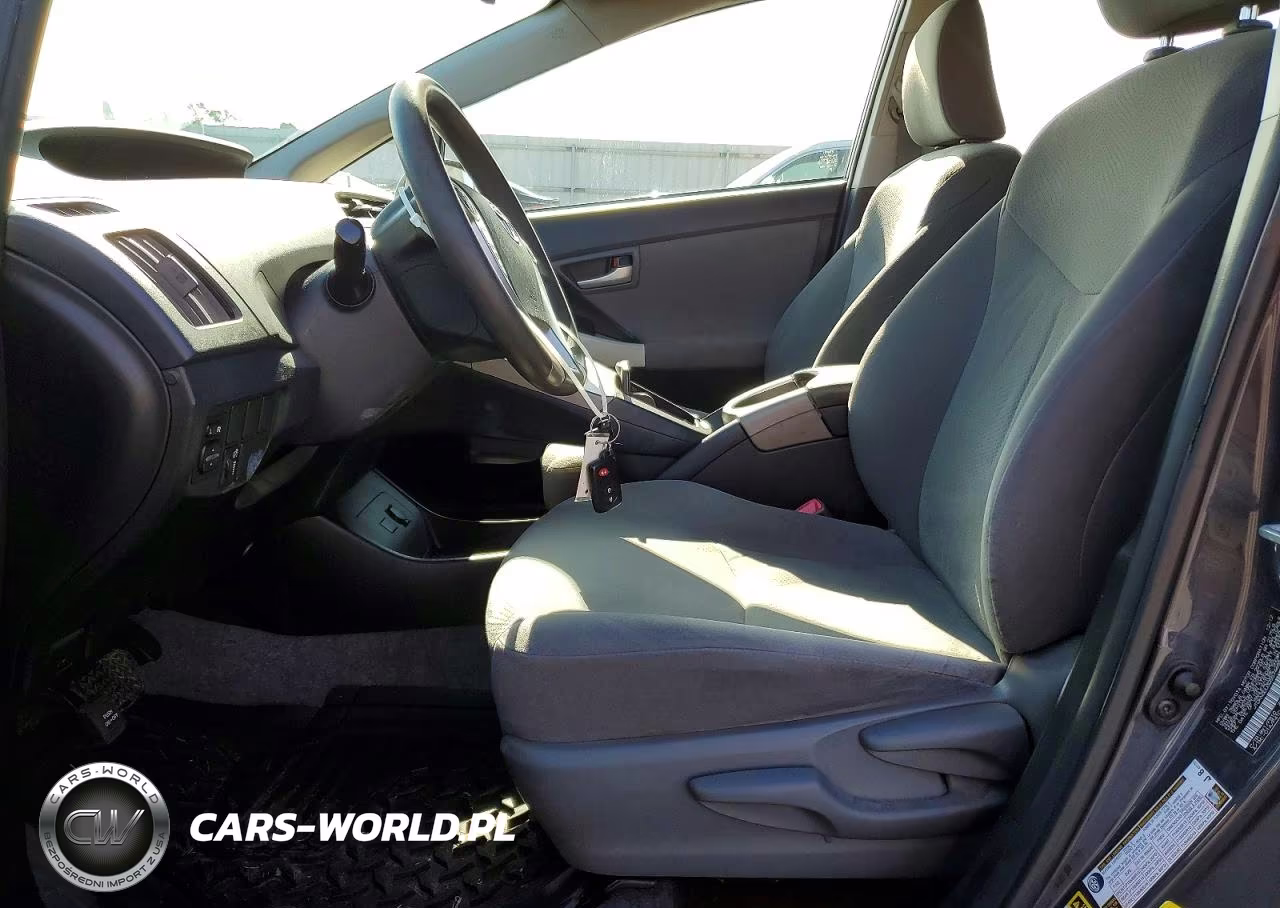 2013 Toyota Prius Two VIN:JTDKN3DU3D5574688 - 7