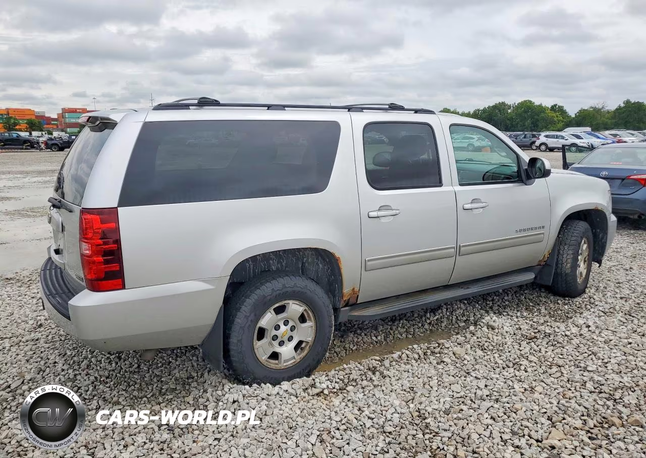 2011 Chevrolet Suburban K1500 Ls VIN:1GNSKHE35BR367101 - 3