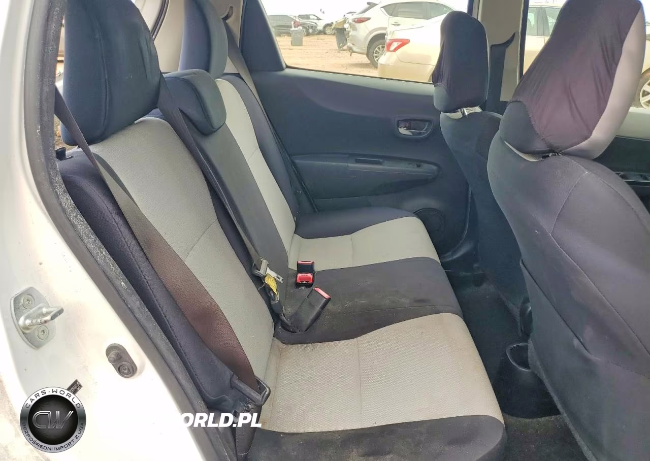 2013 Toyota Yaris 5-Door Le VIN:JTDKTUD32DD558135 - 10