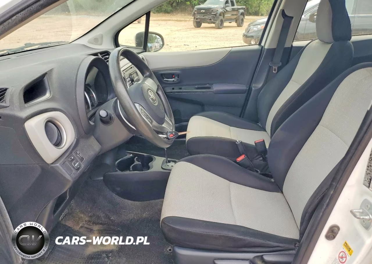 2013 Toyota Yaris 5-Door Le VIN:JTDKTUD32DD558135 - 7
