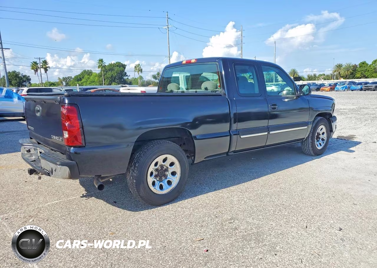 2005 Chevrolet Silverado C1500 VIN:2GCEC19V751308604 - 3