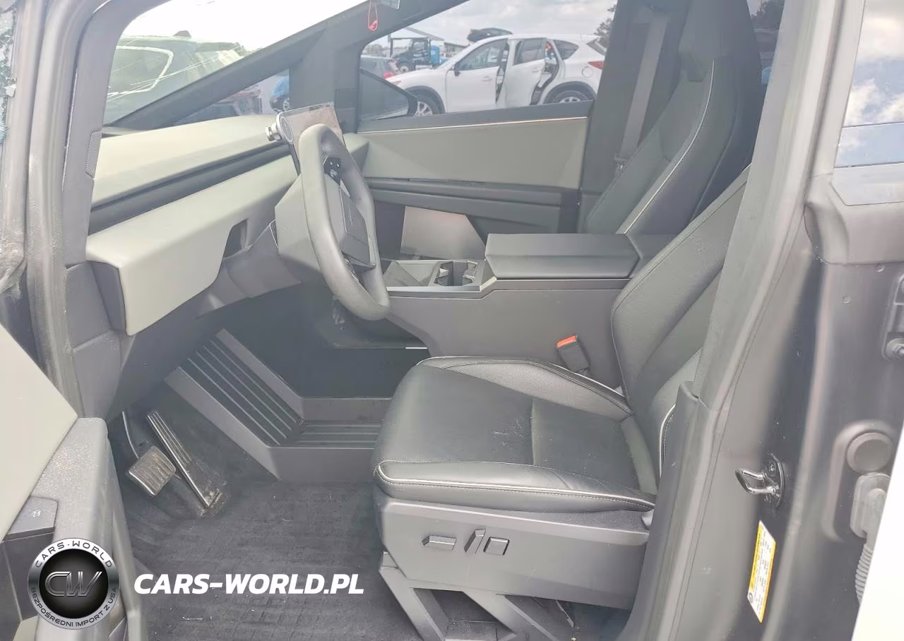 2025 Tesla Cybertruck VIN:7G2CEHED3SA074147 - 7