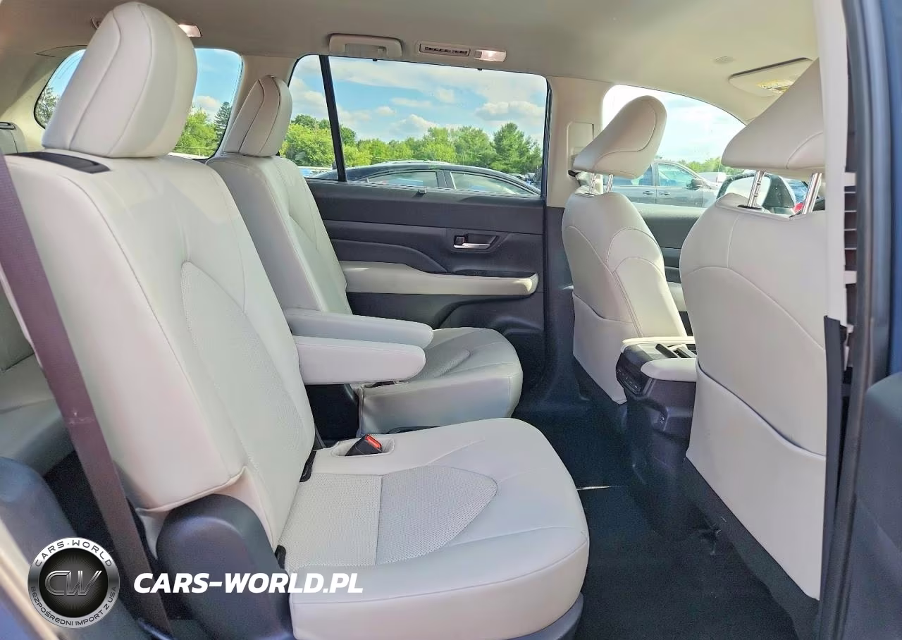 2024 Toyota Grand Highlander Xle VIN:5TDAAAB50RS033820 - 11