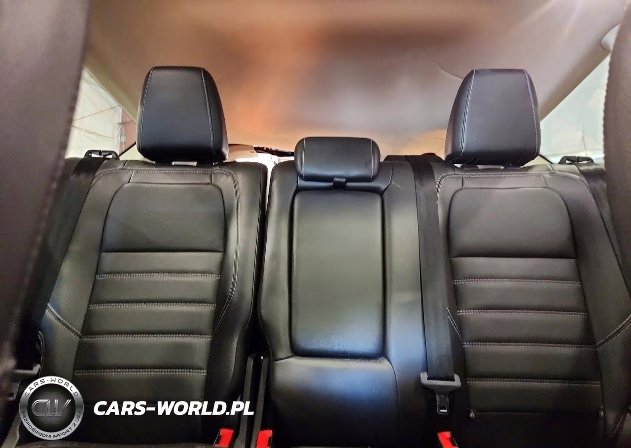 2017 Ford Escape Titanium VIN:1FMCU9JD7HUE61395 - 10