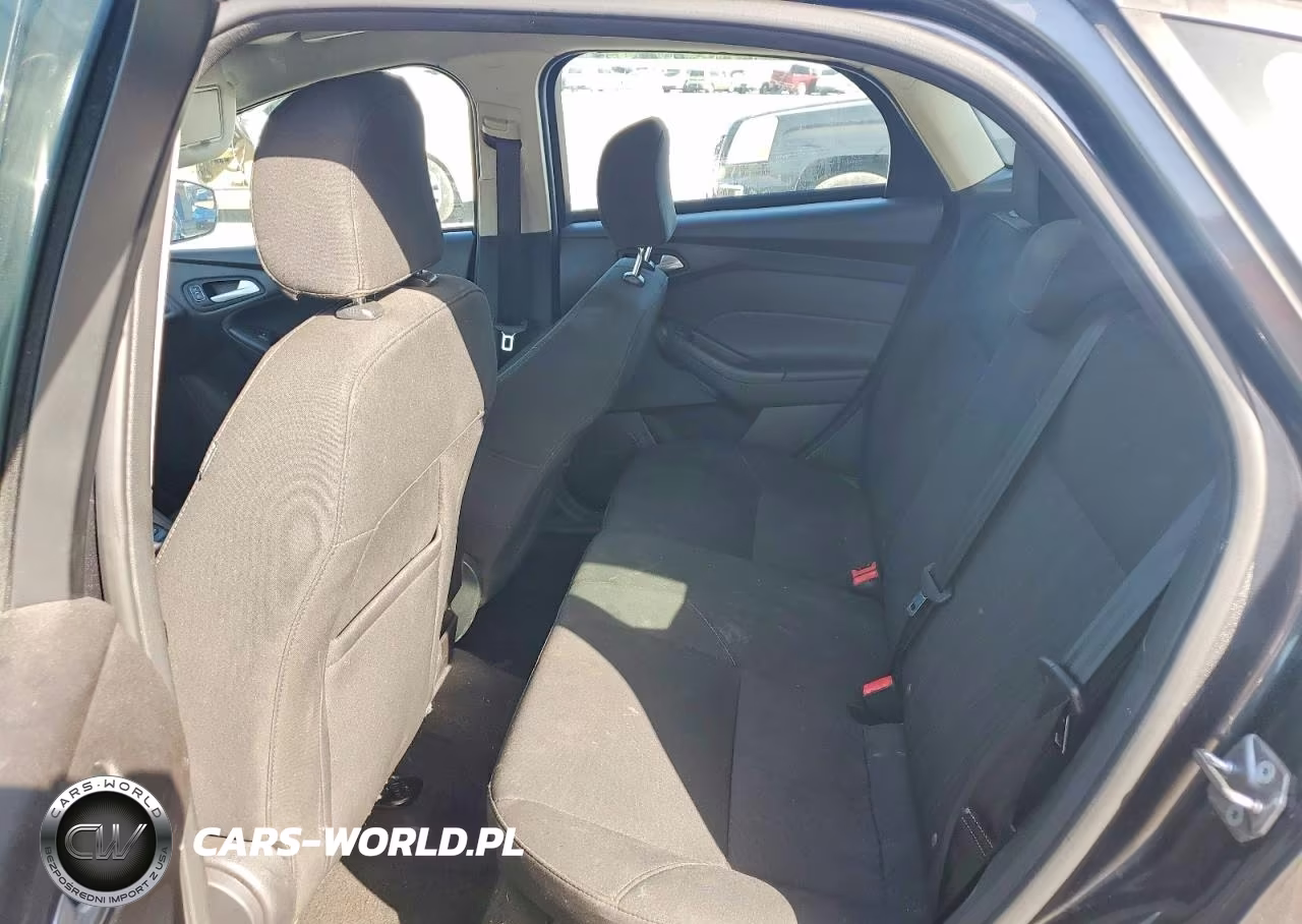 2017 Ford Focus Se VIN:1FADP3K26HL274932 - 10