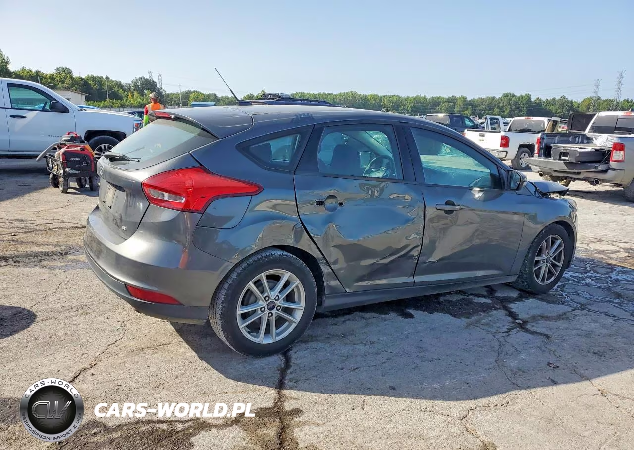 2017 Ford Focus Se VIN:1FADP3K26HL274932 - 3