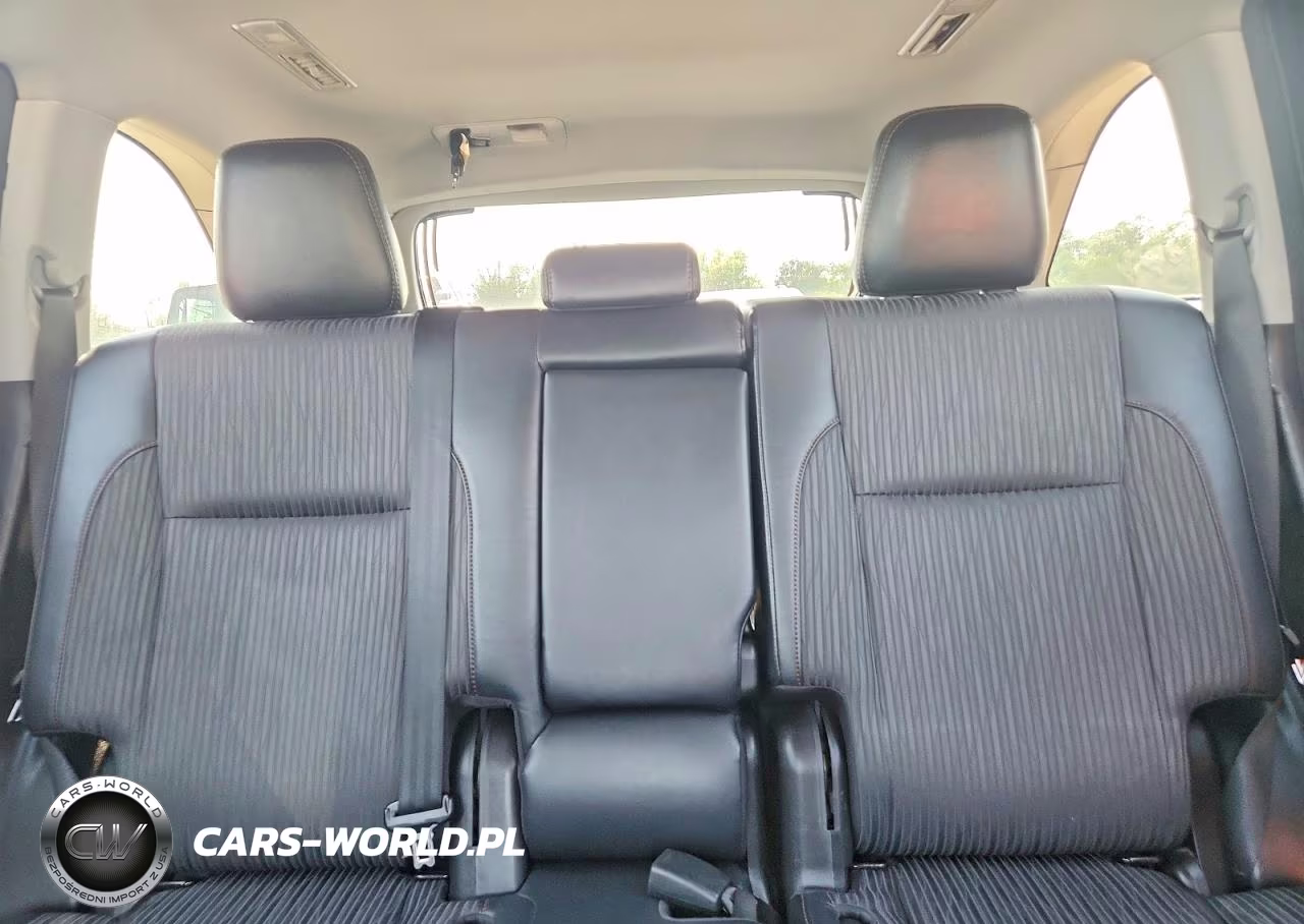 2018 Toyota Highlander Le Plus VIN:5TDBZRFH7JS912431 - 10