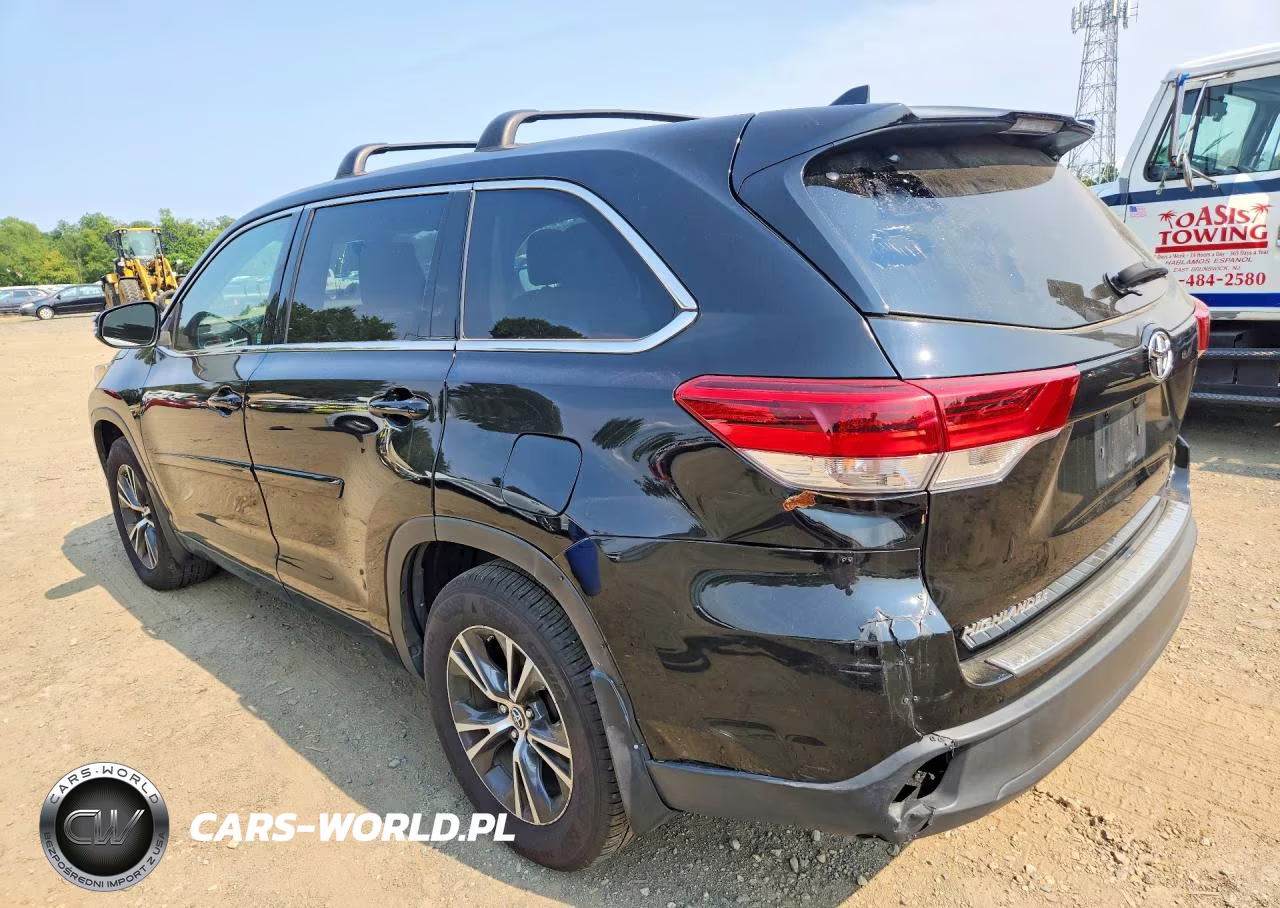 2018 Toyota Highlander Le Plus VIN:5TDBZRFH7JS912431 - 2