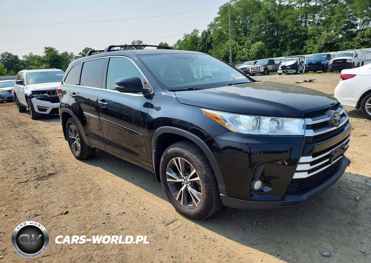 2018 Toyota Highlander Le Plus VIN:5TDBZRFH7JS912431 - 4