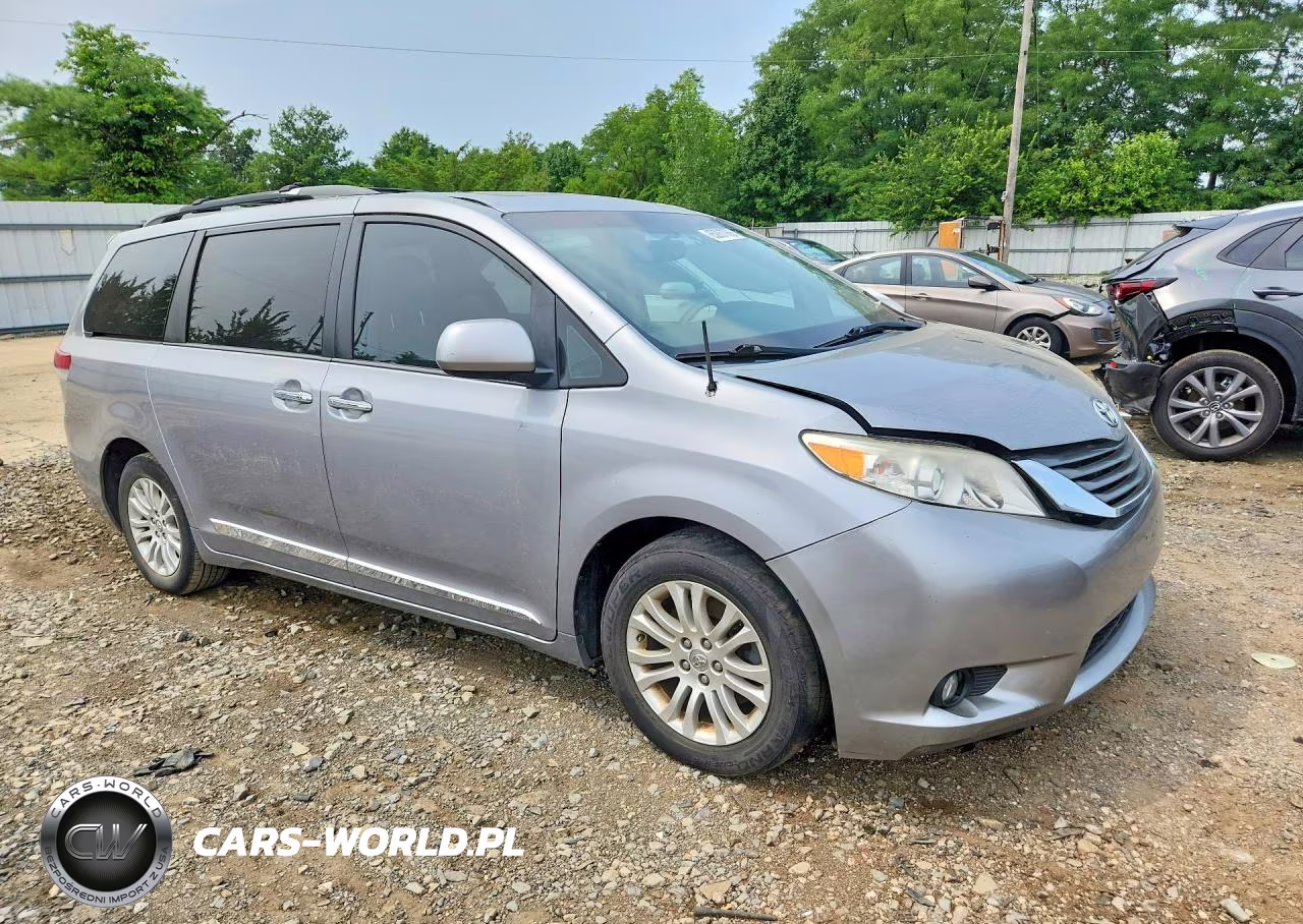 2013 Toyota Sienna Xle 8-Passenger VIN:5TDYK3DC0DS343333 - 4
