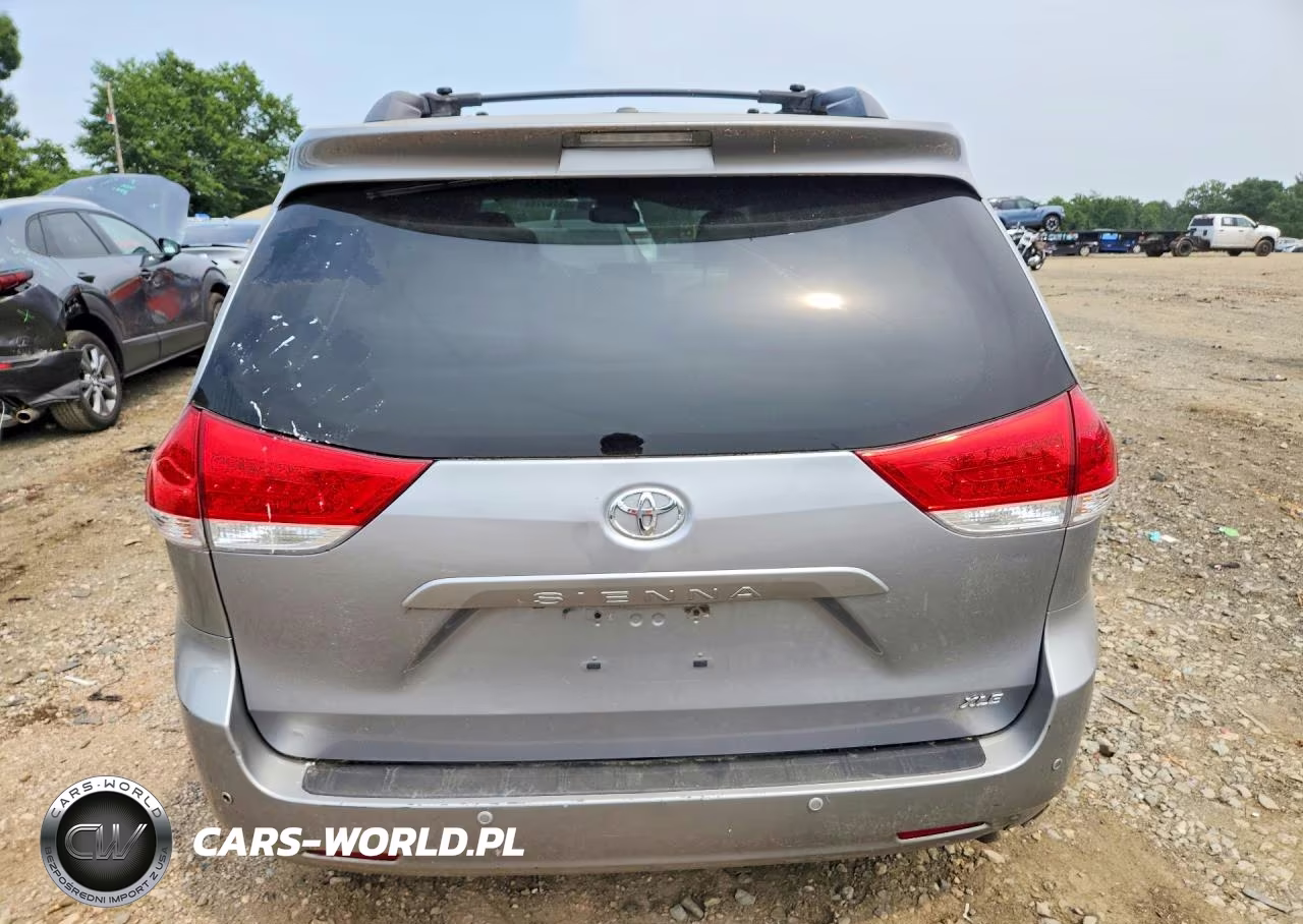 2013 Toyota Sienna Xle 8-Passenger VIN:5TDYK3DC0DS343333 - 6