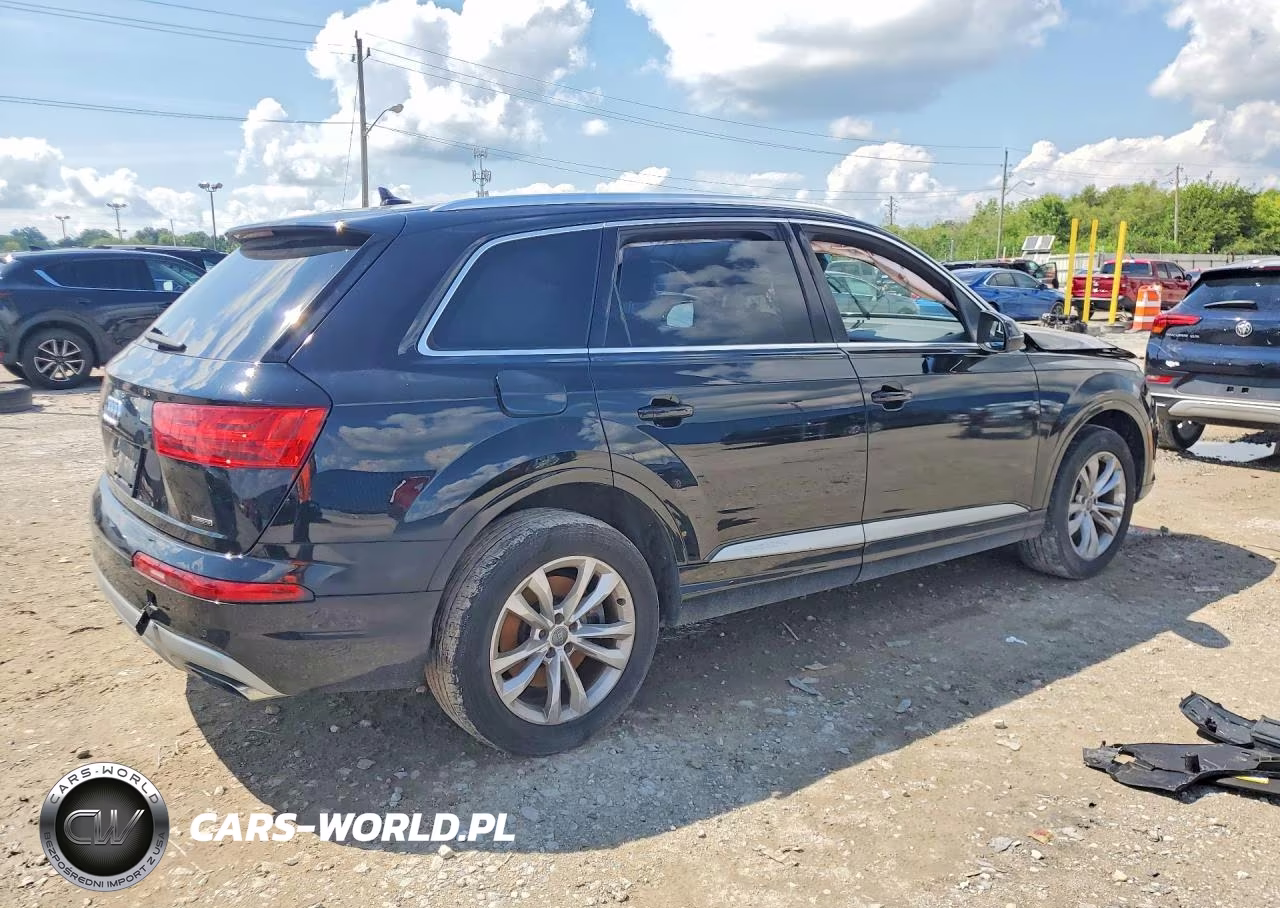 2018 Audi Q7 Premium VIN:WA1AHAF75JD037010 - 3