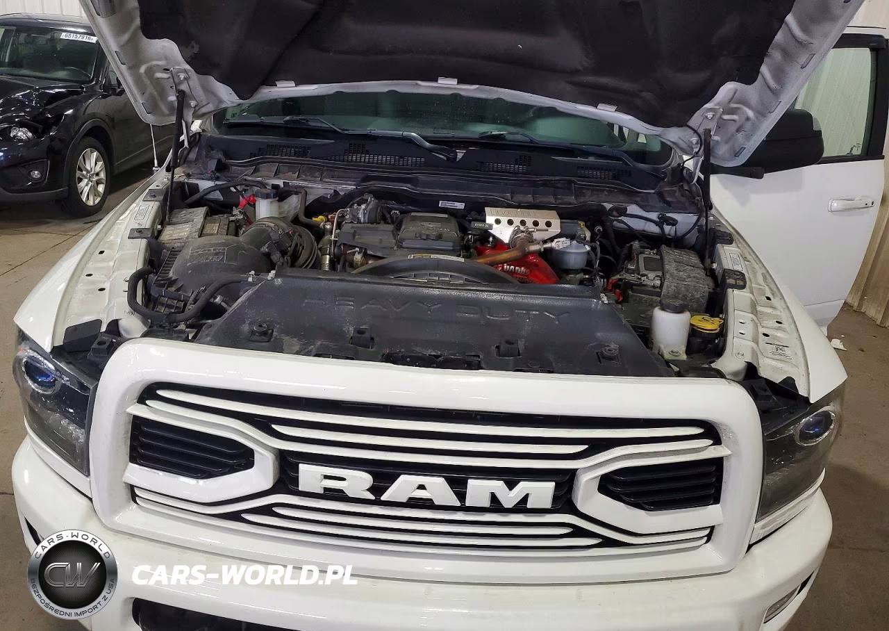 2018 Ram 2500 Laramie VIN:3C6UR5FL4JG262565 - 11