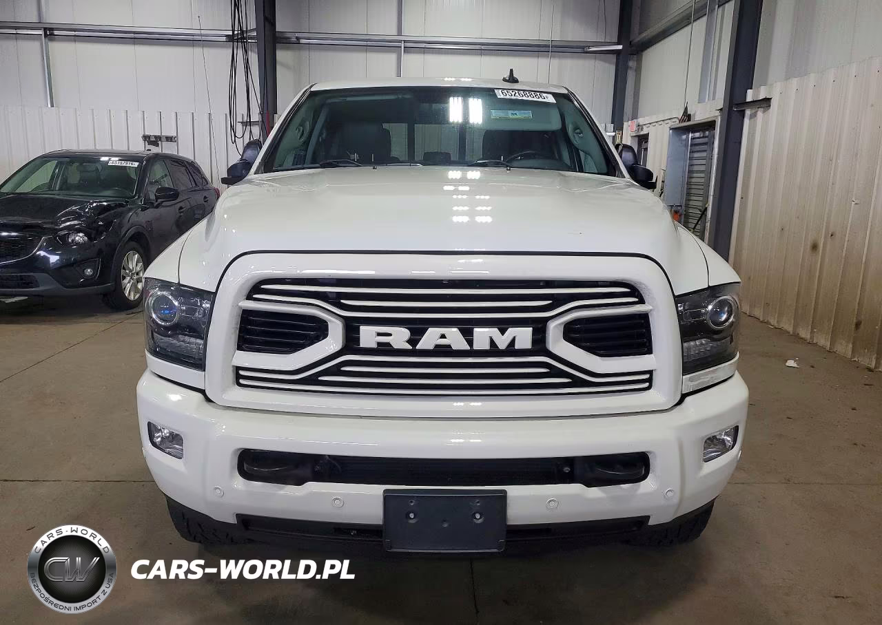 2018 Ram 2500 Laramie VIN:3C6UR5FL4JG262565 - 5