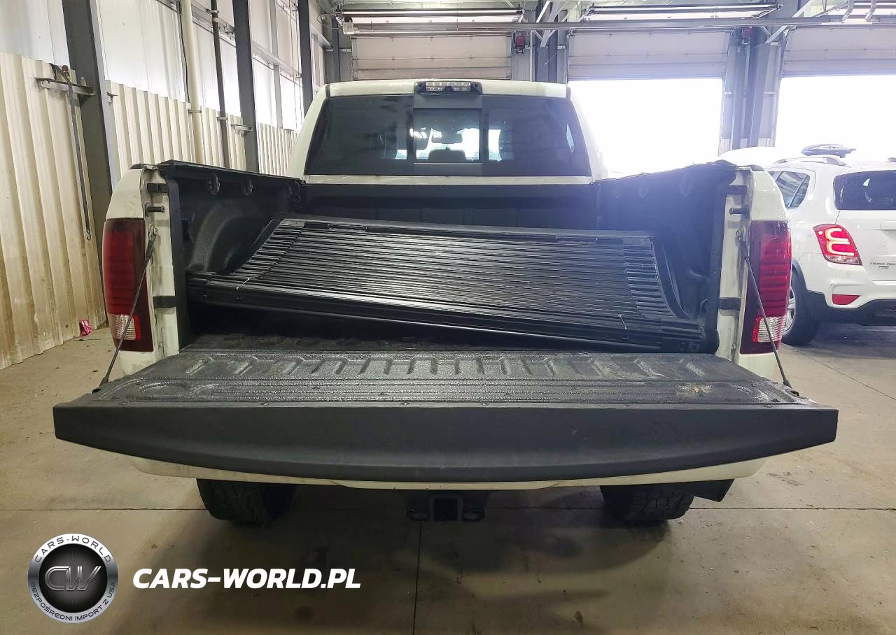2018 Ram 2500 Laramie VIN:3C6UR5FL4JG262565 - 6