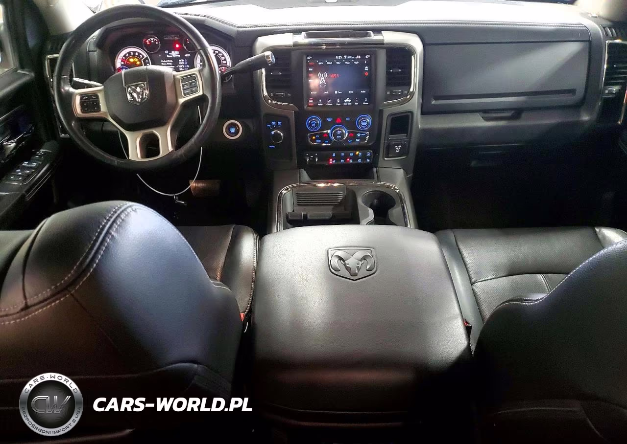 2018 Ram 2500 Laramie VIN:3C6UR5FL4JG262565 - 8
