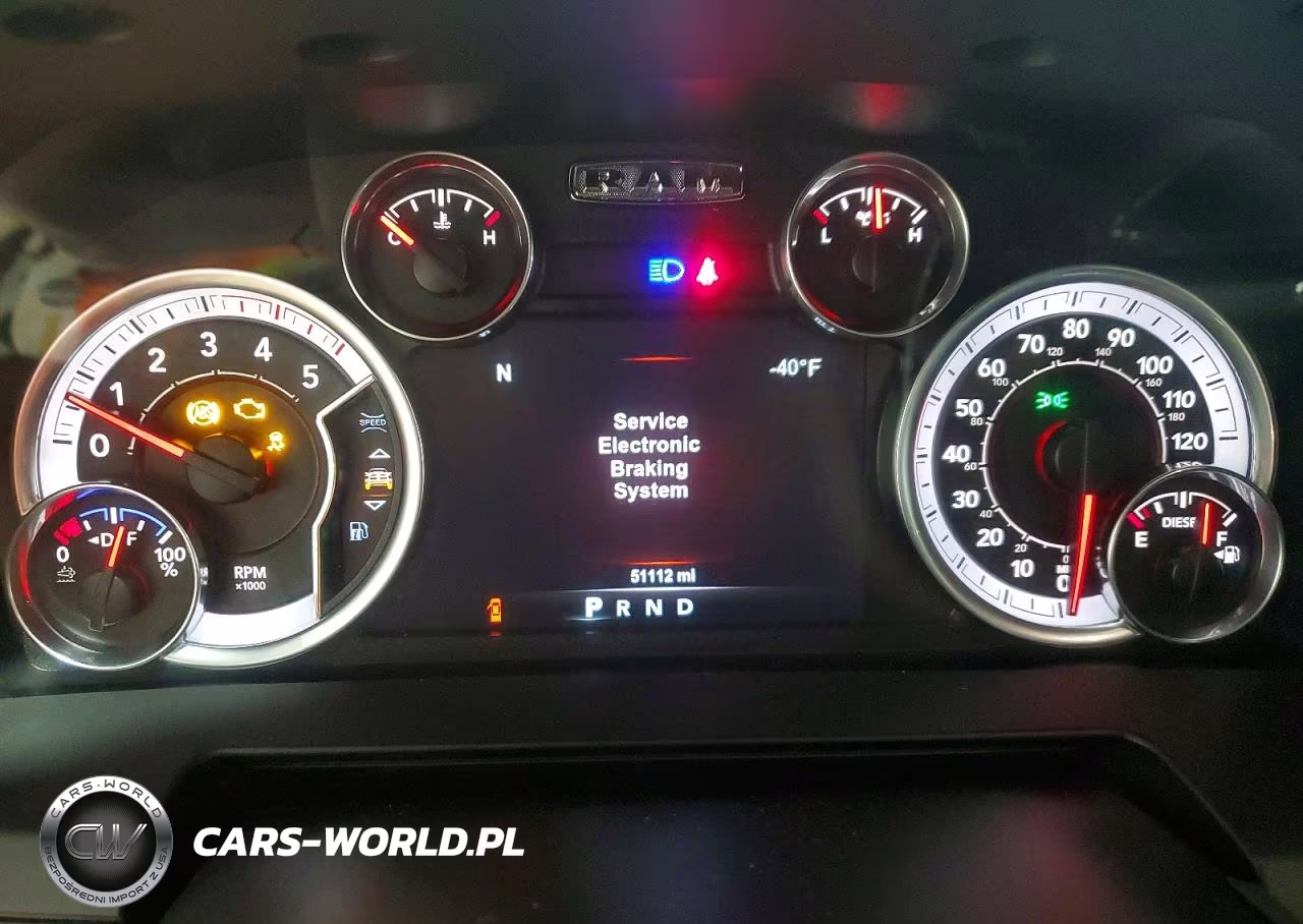 2018 Ram 2500 Laramie VIN:3C6UR5FL4JG262565 - 9