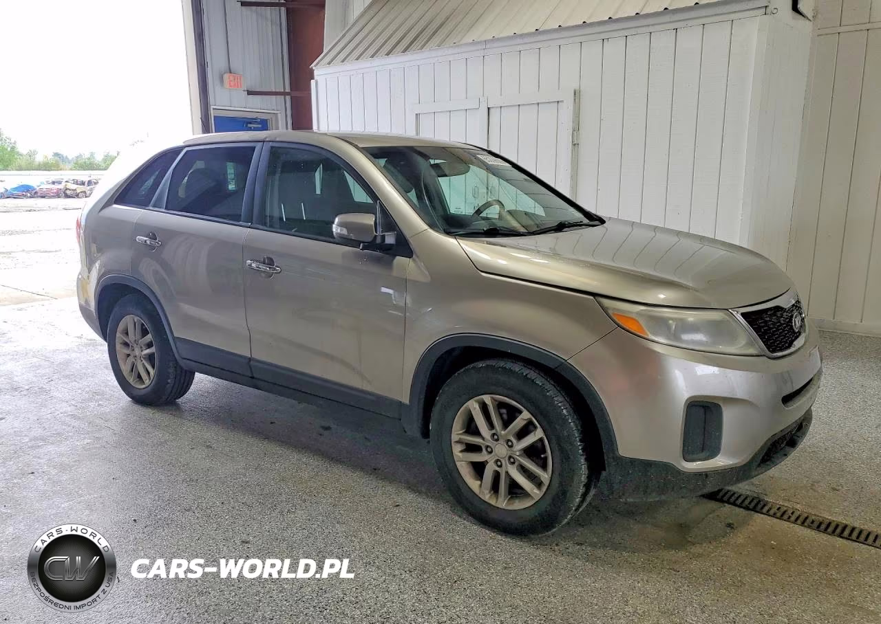 2014 Kia Sorento Lx VIN:5XYKT3A64EG467881 - 4