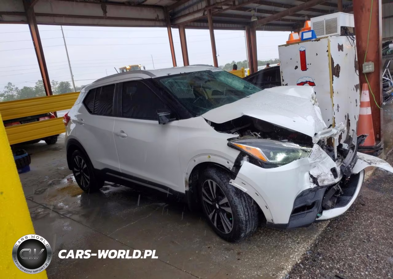 2018 Nissan Kicks Sr VIN:3N1CP5CU1JL510112 - 4