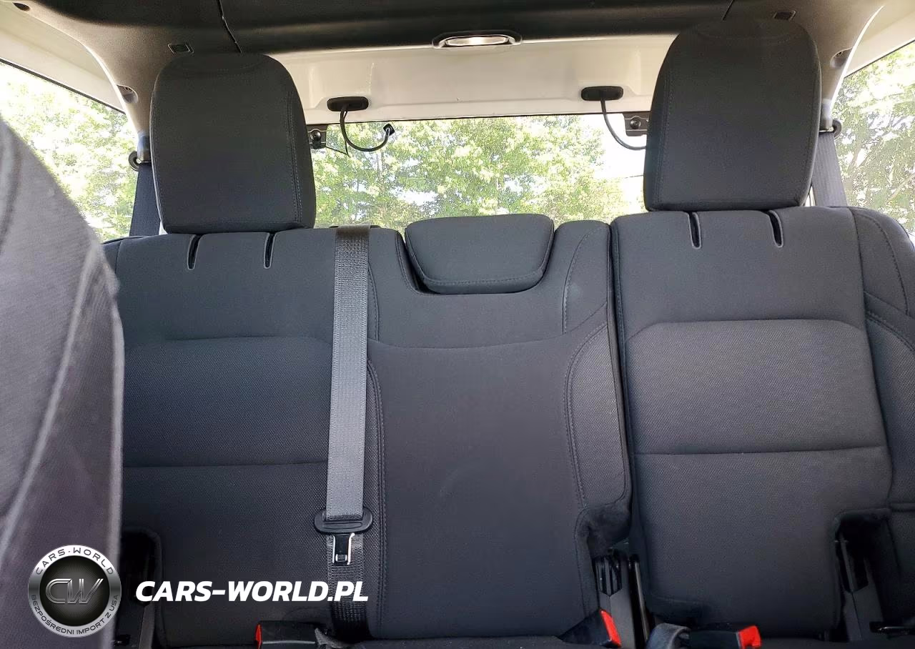 2019 Jeep Wrangler Unlimited Sahara VIN:1C4HJXENXKW635868 - 10