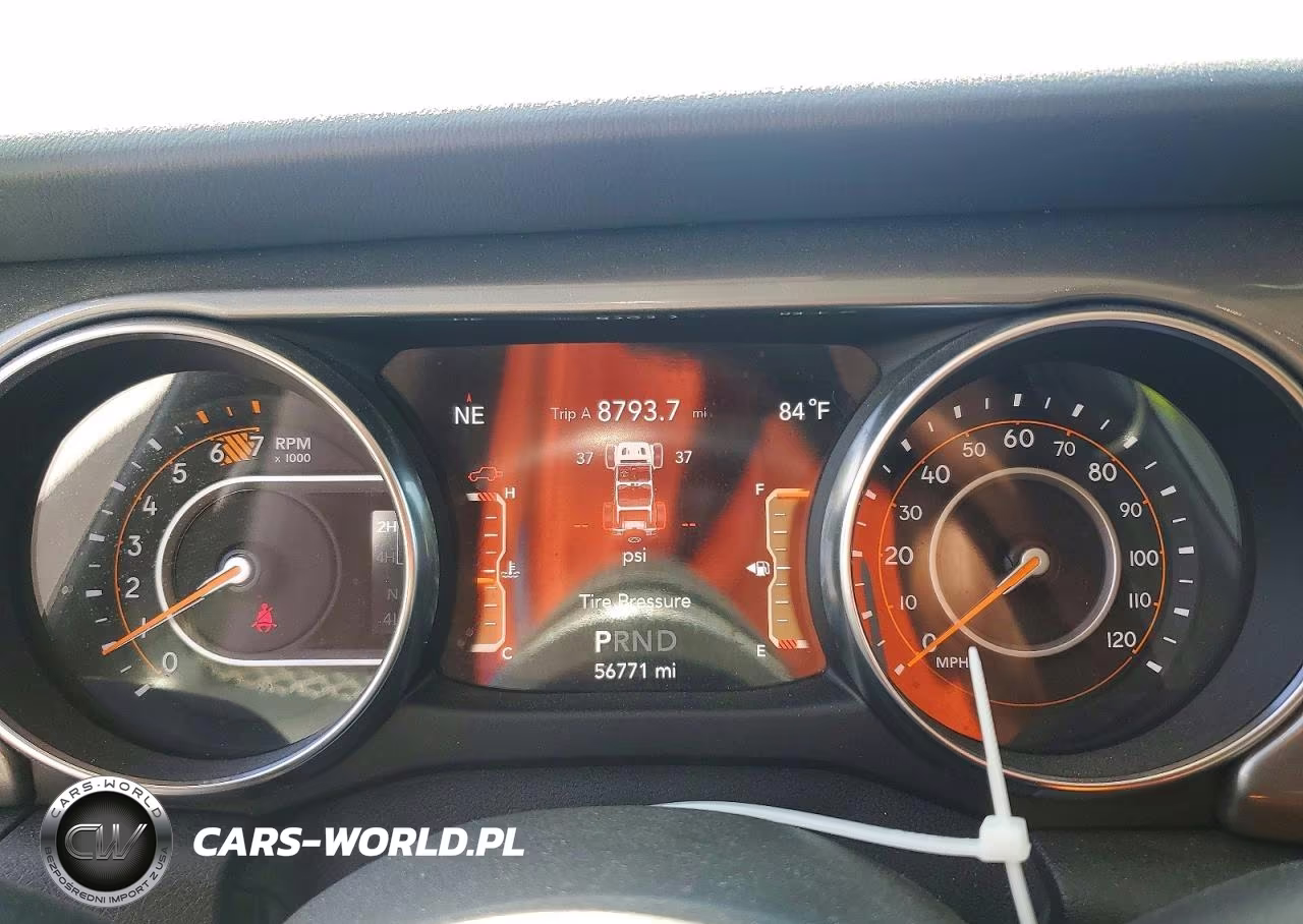 2019 Jeep Wrangler Unlimited Sahara VIN:1C4HJXENXKW635868 - 9