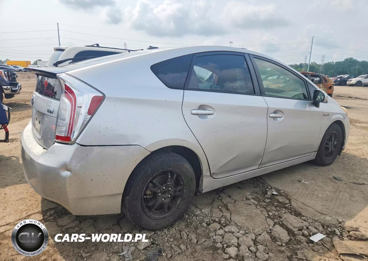 2013 Toyota Prius Three VIN:JTDKN3DU8D1734670 - 3