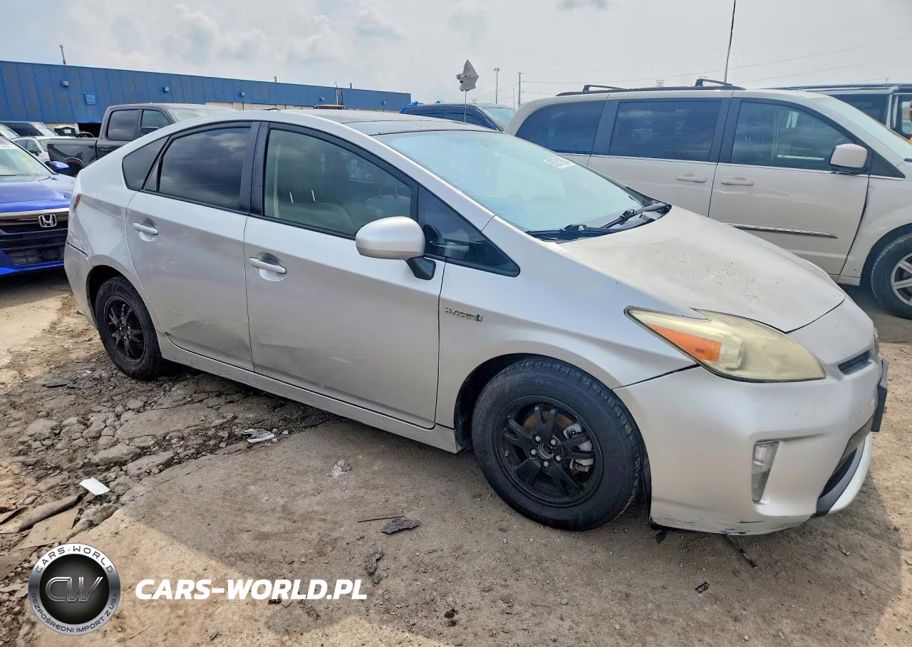 2013 Toyota Prius Three VIN:JTDKN3DU8D1734670 - 4