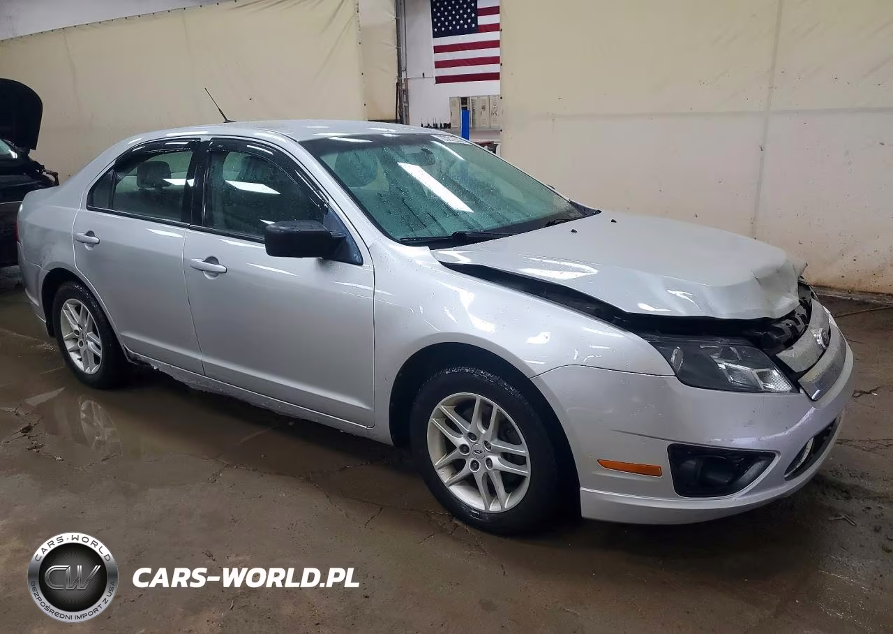 2012 Ford Fusion S VIN:3FAHP0GA5CR351705 - 4