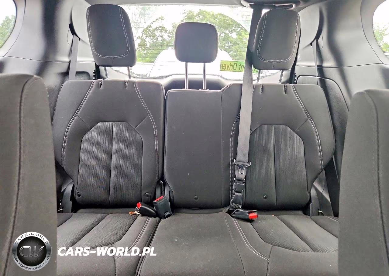 2019 Chrysler Pacifica Hybrid Touring Plus VIN:2C4RC1H77KR532943 - 10
