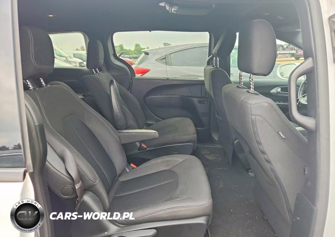 2019 Chrysler Pacifica Hybrid Touring Plus VIN:2C4RC1H77KR532943 - 11