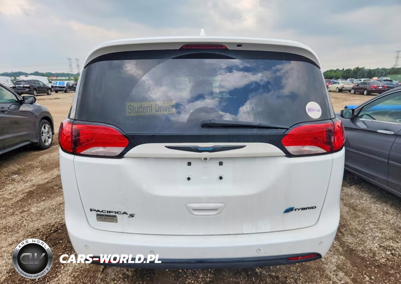 2019 Chrysler Pacifica Hybrid Touring Plus VIN:2C4RC1H77KR532943 - 6