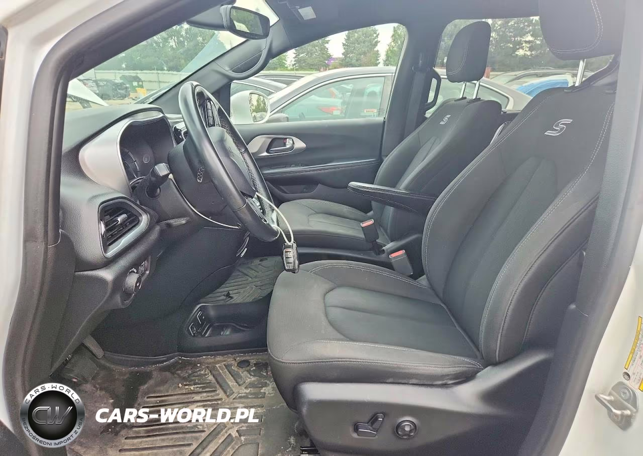 2019 Chrysler Pacifica Hybrid Touring Plus VIN:2C4RC1H77KR532943 - 7