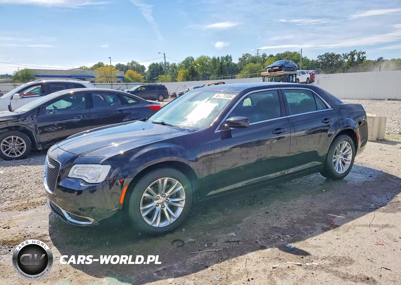 2019 Chrysler 300 Touring VIN:2C3CCAAG2KH548011 - 1