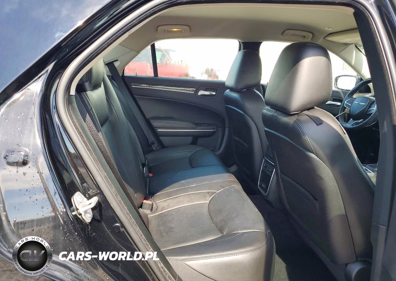 2019 Chrysler 300 Touring VIN:2C3CCAAG2KH548011 - 10
