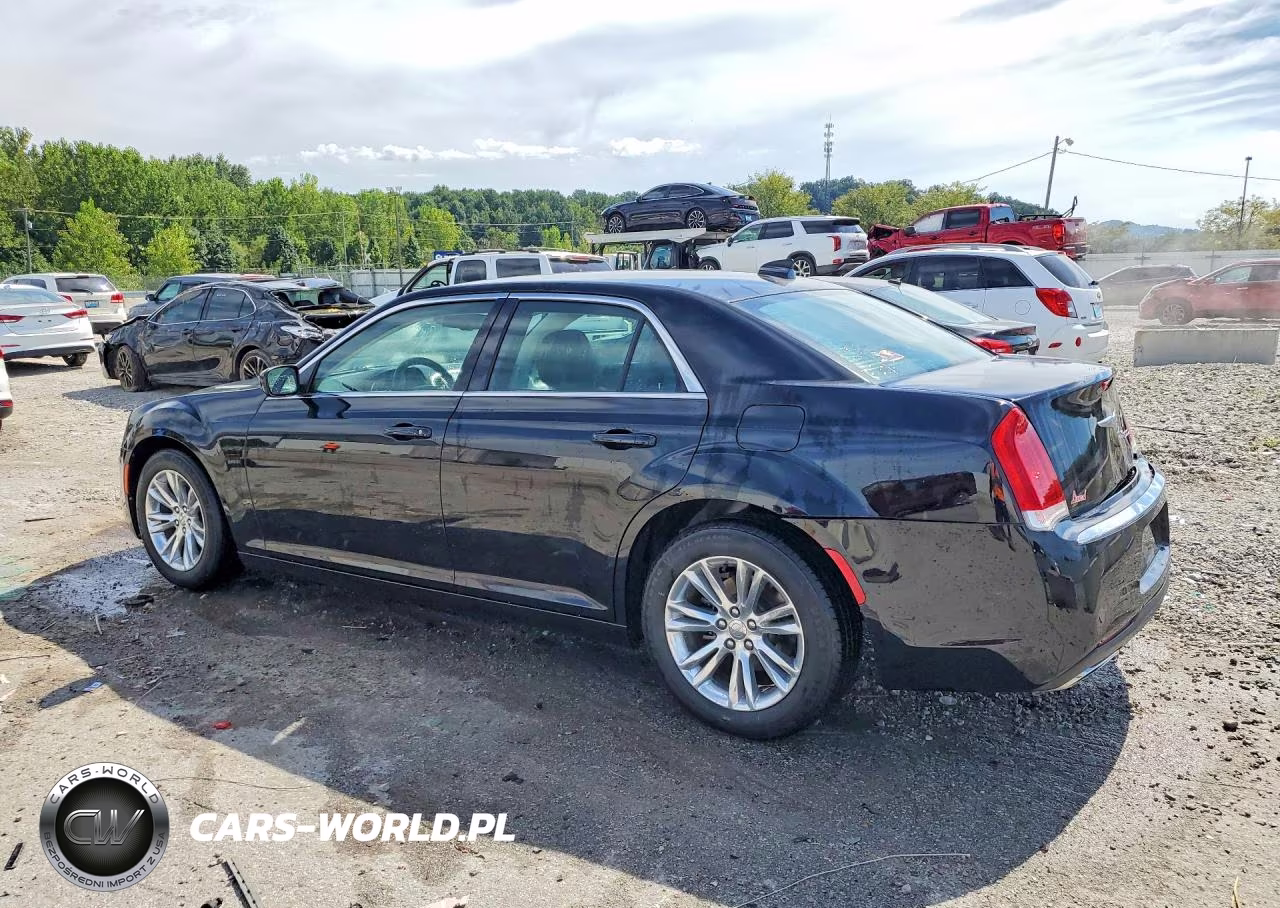 2019 Chrysler 300 Touring VIN:2C3CCAAG2KH548011 - 2