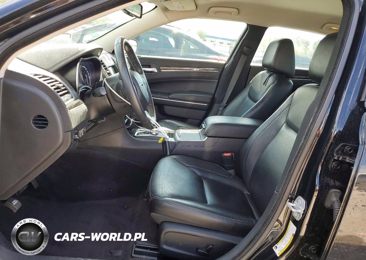 2019 Chrysler 300 Touring VIN:2C3CCAAG2KH548011 - 7