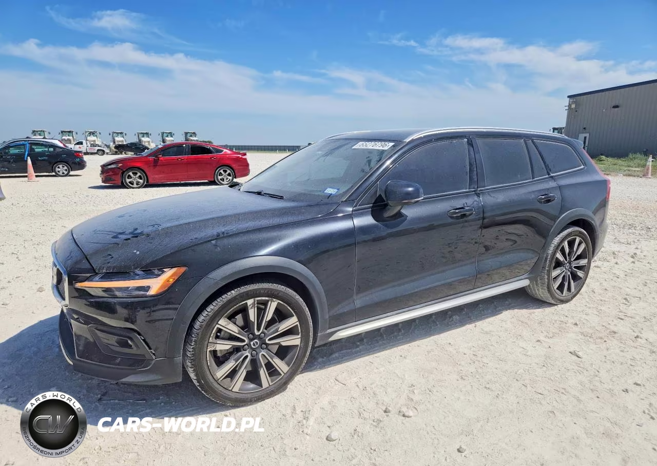 2021 Volvo V60 Cross Country T5 Momentum – zdjęcie 1 z 12