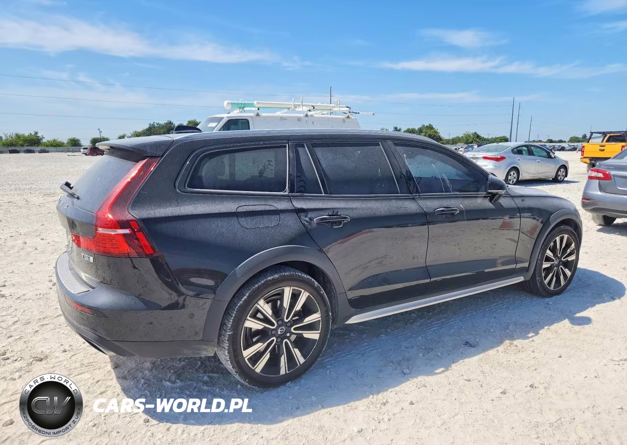 2021 Volvo V60 Cross Country T5 Momentum VIN:YV4102WK3M1071943 - 3