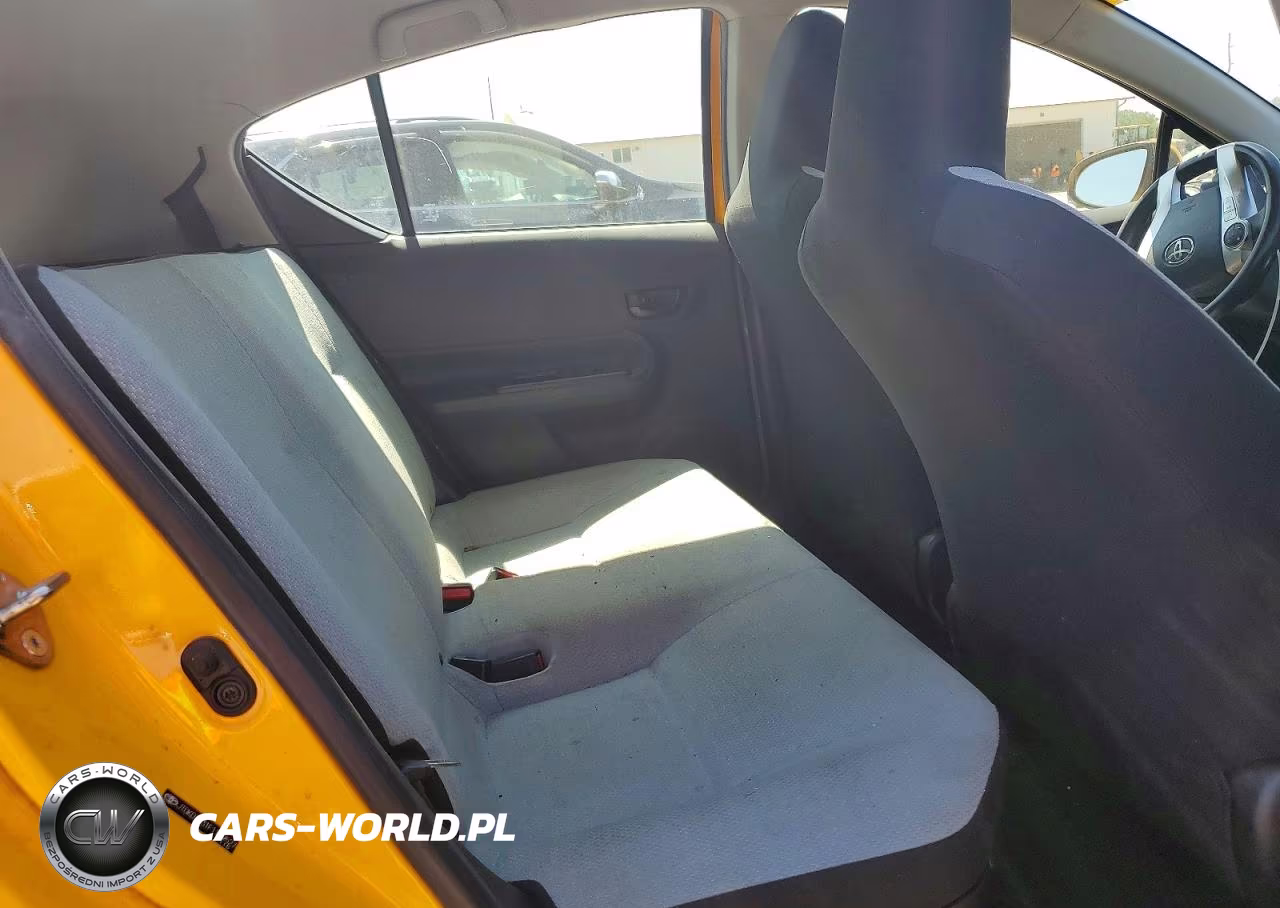 2015 Toyota Prius C One VIN:JTDKDTB31F1109527 - 10